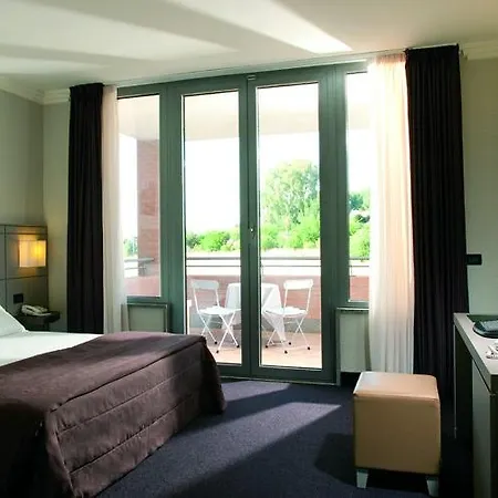 Hotell Ardeatina Park 4*