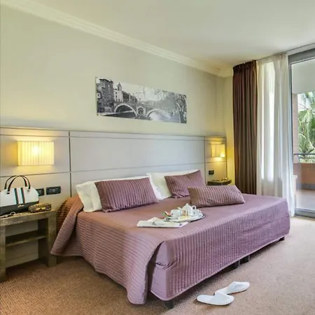 Hotell Ardeatina Park 4*